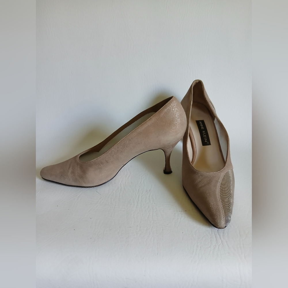 Anne Klein Women's Tan Metallic With Mesh Classic Style Pump Kitten Heel Sz6M